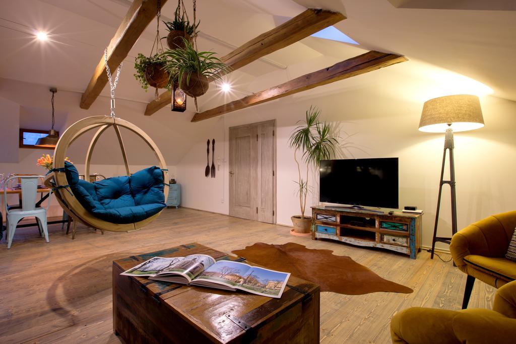 Bohemian Chic 2 Bedroom 2 Bathroom Loft With Hanging Chair Praha Eksteriør bilde